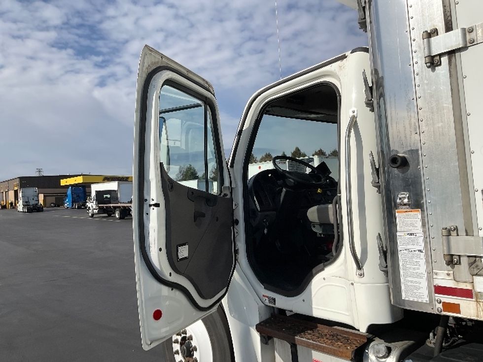 Refrigerated Truck-Light and Medium Duty Trucks-Freightliner-2020-M2-Lancaster-PA-299,817\n\t\tmiles-$ 28,500 - Image 16