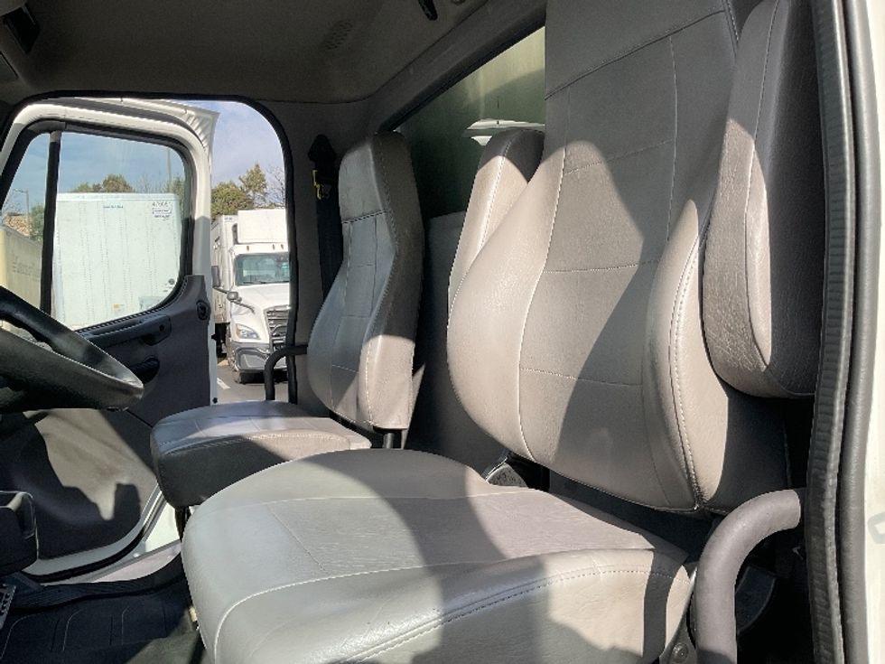 Refrigerated Truck-Light and Medium Duty Trucks-Freightliner-2020-M2-Lancaster-PA-299,817\n\t\tmiles-$ 28,500 - Image 19