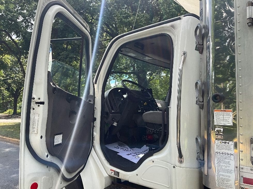 Refrigerated Truck-Light and Medium Duty Trucks-Freightliner-2020-M2-Lancaster-PA-304,130\n\t\tmiles-$ 28,000 - Image 16