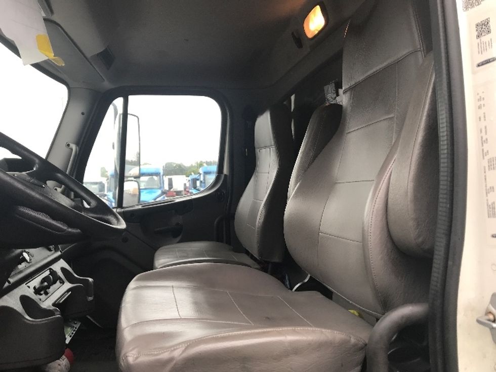 Refrigerated Truck-Light and Medium Duty Trucks-Freightliner-2020-M2-Lancaster-PA-311,125\n\t\tmiles-$ 24,250 - Image 19