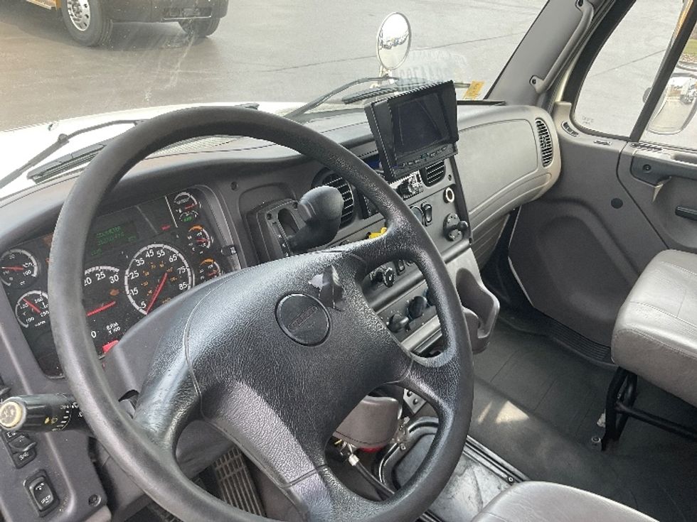 Refrigerated Truck-Light and Medium Duty Trucks-Freightliner-2020-M2-Lancaster-PA-312,098\n\t\tmiles-$ 26,500 - Image 18