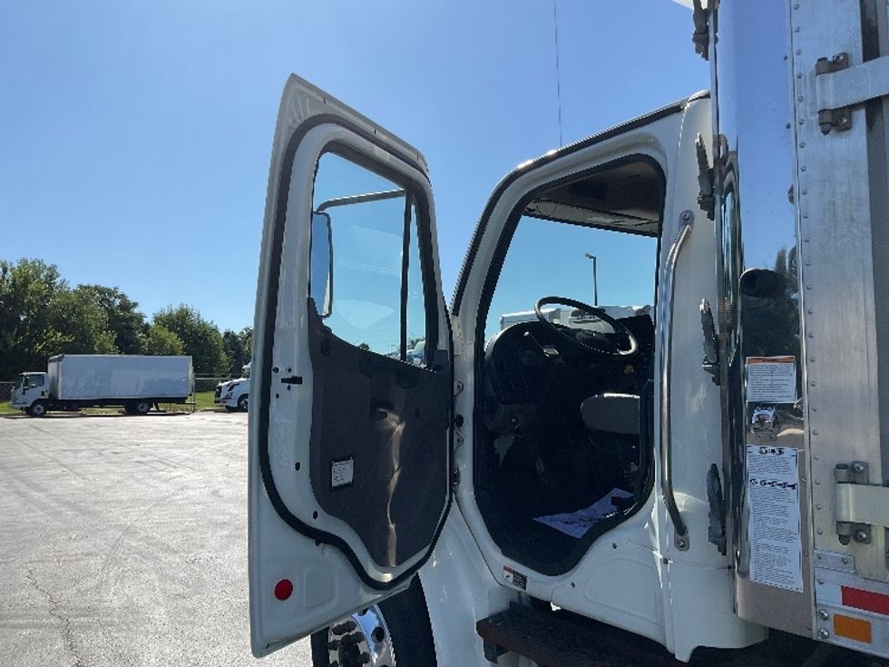 Refrigerated Truck-Light and Medium Duty Trucks-Freightliner-2020-M2-Lancaster-PA-327,153\n\t\tmiles-$ 23,000 - Image 16