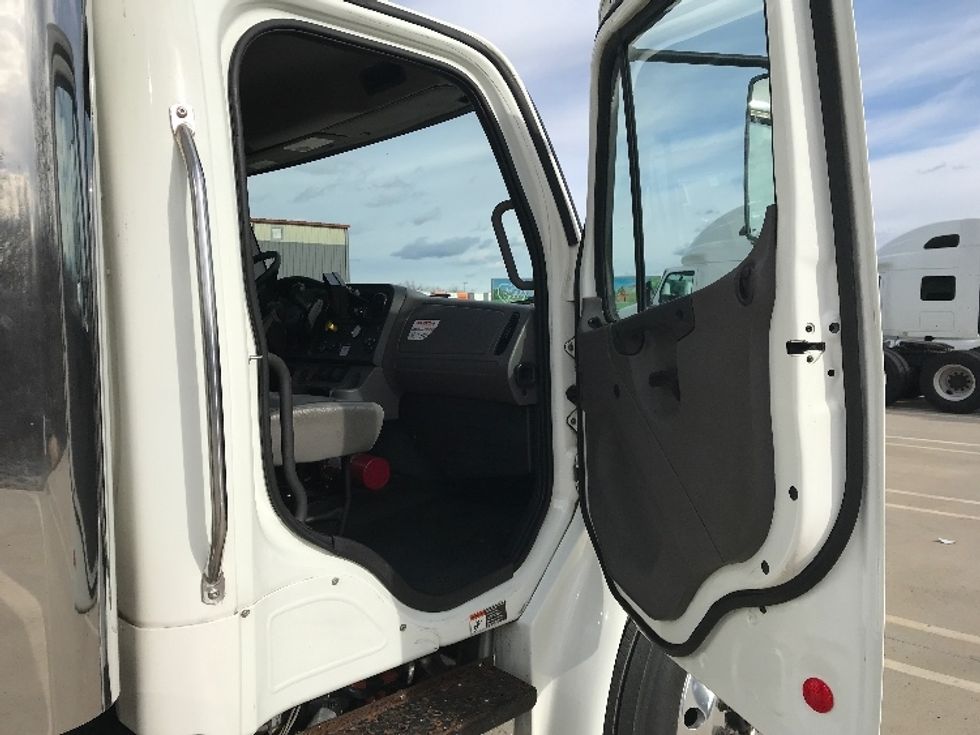 Refrigerated Truck-Light and Medium Duty Trucks-Freightliner-2020-M2-Lancaster-PA-329,324\n\t\tmiles-$ 24,000 - Image 20