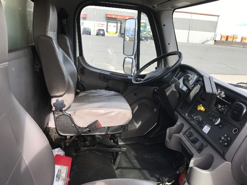 Refrigerated Truck-Light and Medium Duty Trucks-Freightliner-2020-M2-Lancaster-PA-329,324\n\t\tmiles-$ 24,000 - Image 22