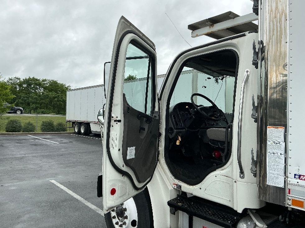 Refrigerated Truck-Light and Medium Duty Trucks-Freightliner-2020-M2-Lexington-KY-239,782\n\t\tmiles-$ 37,500 - Image 15