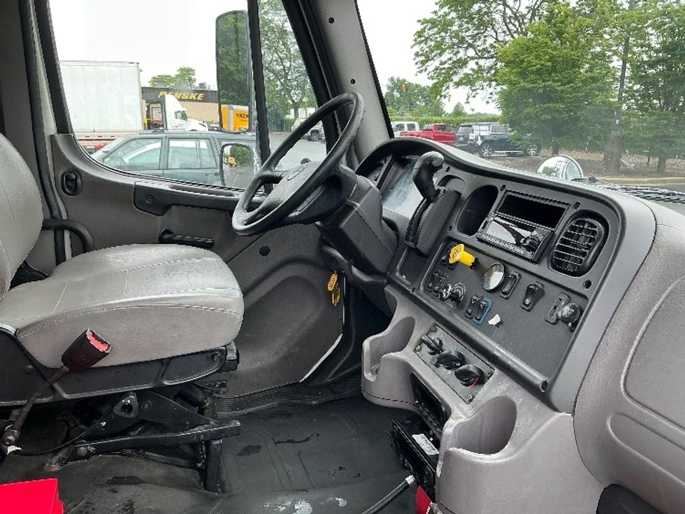 Refrigerated Truck-Light and Medium Duty Trucks-Freightliner-2020-M2-Lexington-KY-239,782\n\t\tmiles-$ 37,500 - Image 21