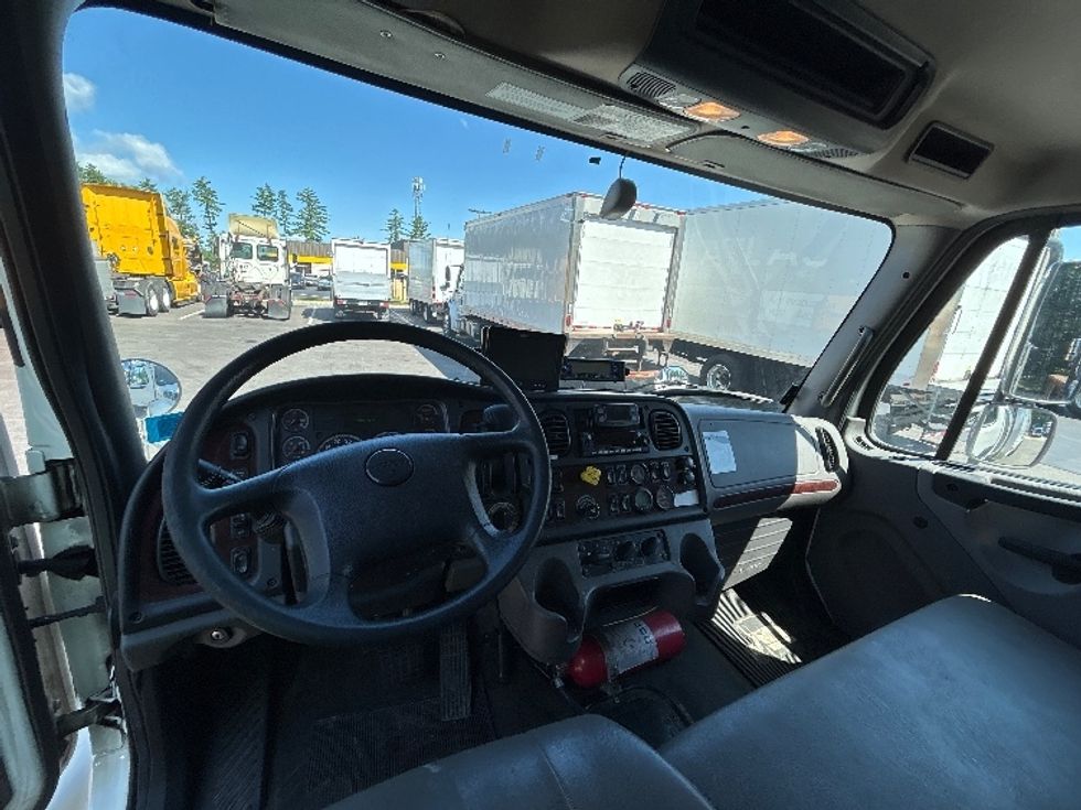Refrigerated Truck-Light and Medium Duty Trucks-Freightliner-2020-M2-Londonderry-NH-129,252\n\t\tmiles-$ 55,000 - Image 18