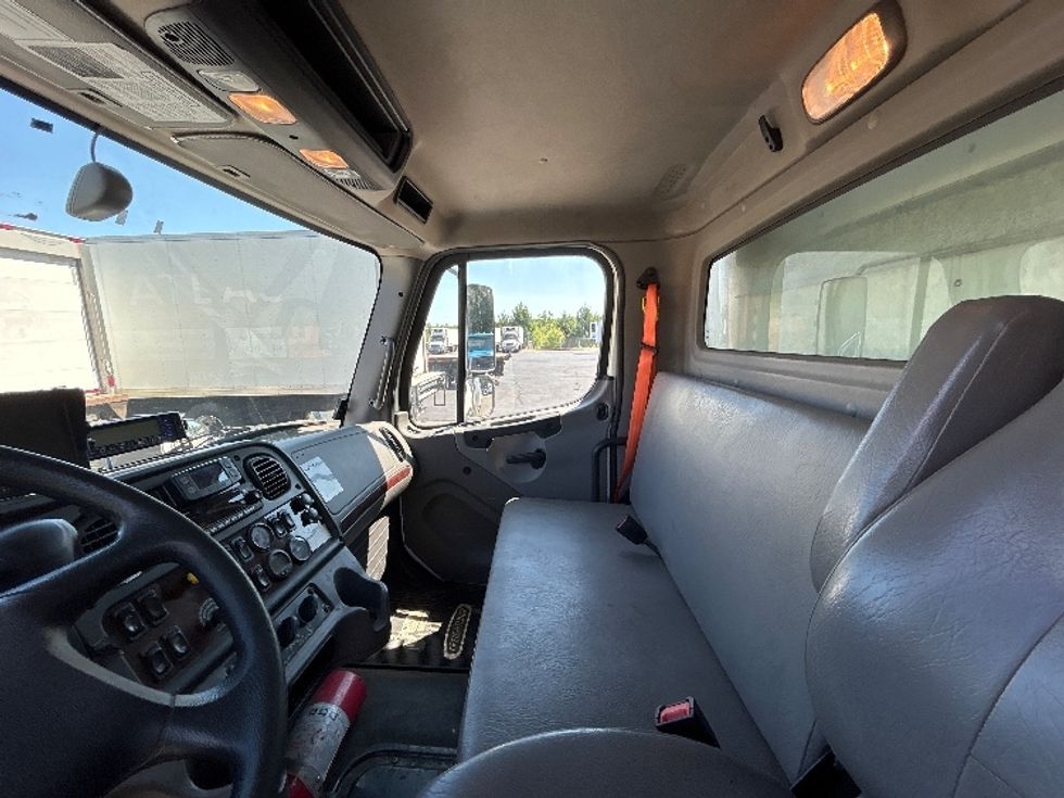 Refrigerated Truck-Light and Medium Duty Trucks-Freightliner-2020-M2-Londonderry-NH-129,252\n\t\tmiles-$ 55,000 - Image 19