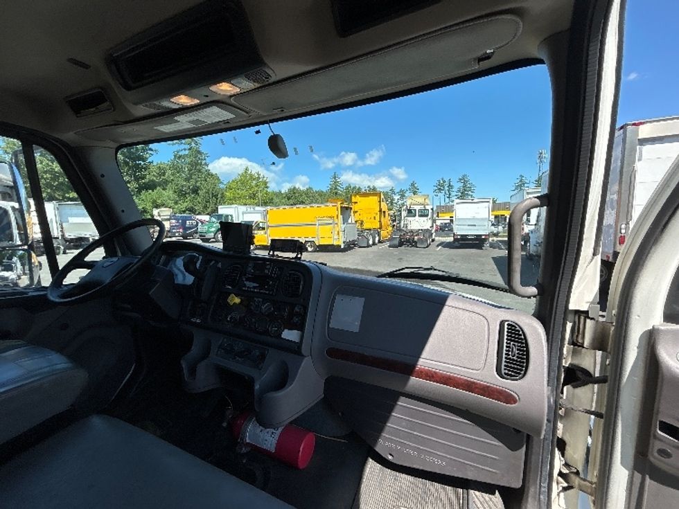 Refrigerated Truck-Light and Medium Duty Trucks-Freightliner-2020-M2-Londonderry-NH-129,252\n\t\tmiles-$ 55,000 - Image 21