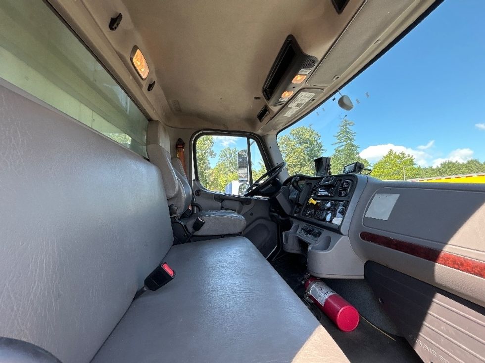 Refrigerated Truck-Light and Medium Duty Trucks-Freightliner-2020-M2-Londonderry-NH-129,252\n\t\tmiles-$ 55,000 - Image 22