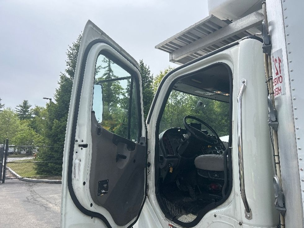 Refrigerated Truck-Light and Medium Duty Trucks-Freightliner-2020-M2-Londonderry-NH-178,201\n\t\tmiles-$ 43,250 - Image 16