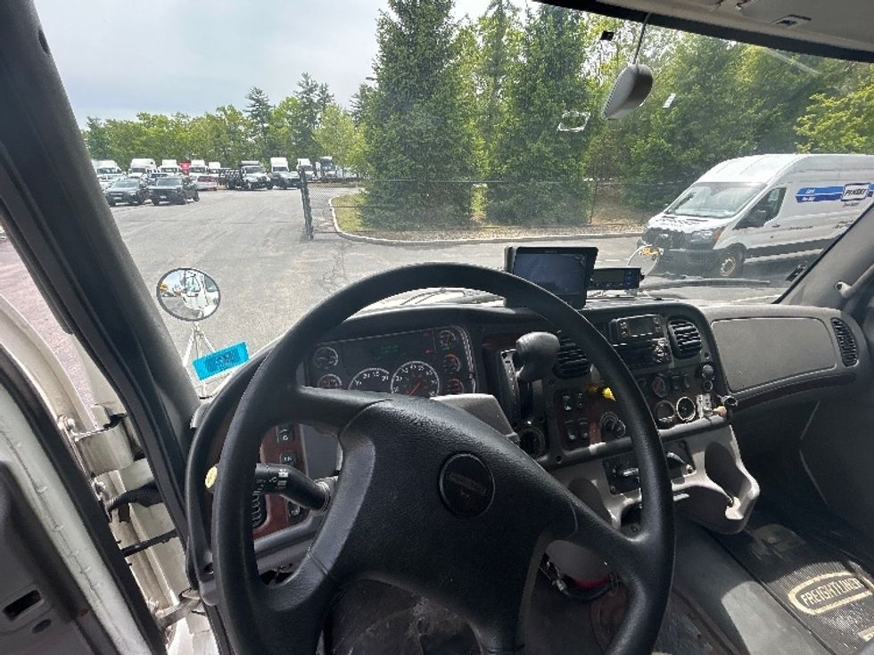 Refrigerated Truck-Light and Medium Duty Trucks-Freightliner-2020-M2-Londonderry-NH-178,201\n\t\tmiles-$ 43,250 - Image 18
