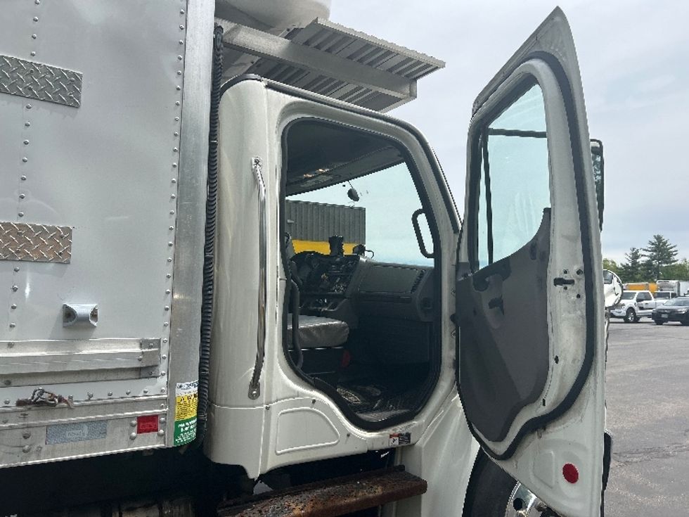 Refrigerated Truck-Light and Medium Duty Trucks-Freightliner-2020-M2-Londonderry-NH-178,201\n\t\tmiles-$ 43,250 - Image 20
