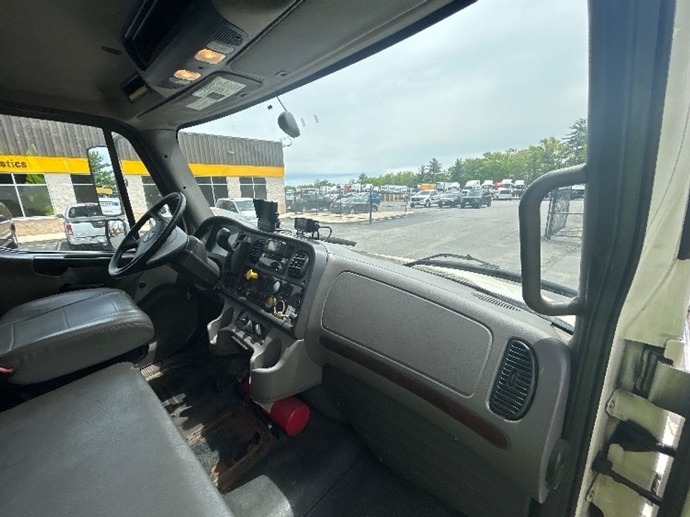 Refrigerated Truck-Light and Medium Duty Trucks-Freightliner-2020-M2-Londonderry-NH-178,201\n\t\tmiles-$ 43,250 - Image 21