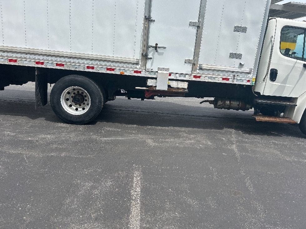 Refrigerated Truck-Light and Medium Duty Trucks-Freightliner-2020-M2-Londonderry-NH-185,350\n\t\tmiles-$ 42,750 - Image 14