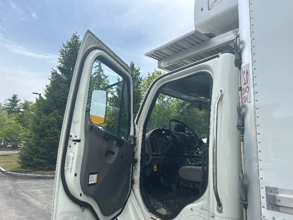 Refrigerated Truck-Light and Medium Duty Trucks-Freightliner-2020-M2-Londonderry-NH-185,350\n\t\tmiles-$ 42,750 - Image 16