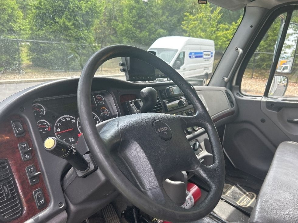 Refrigerated Truck-Light and Medium Duty Trucks-Freightliner-2020-M2-Londonderry-NH-185,350\n\t\tmiles-$ 42,750 - Image 17