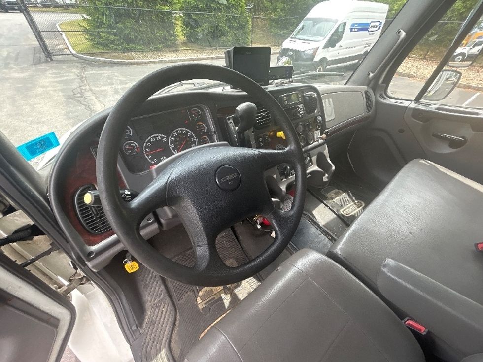 Refrigerated Truck-Light and Medium Duty Trucks-Freightliner-2020-M2-Londonderry-NH-185,350\n\t\tmiles-$ 42,750 - Image 18