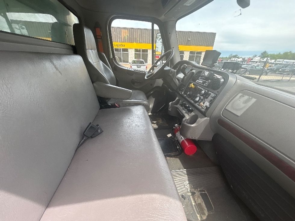 Refrigerated Truck-Light and Medium Duty Trucks-Freightliner-2020-M2-Londonderry-NH-185,350\n\t\tmiles-$ 42,750 - Image 22