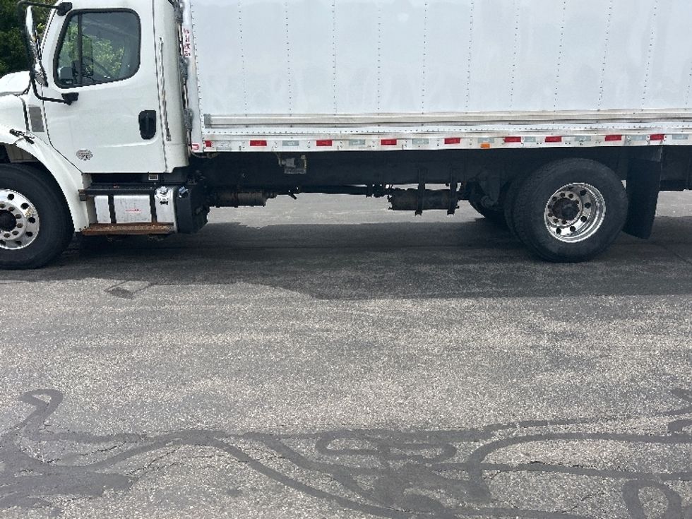 Refrigerated Truck-Light and Medium Duty Trucks-Freightliner-2020-M2-Londonderry-NH-185,350\n\t\tmiles-$ 42,750 - Image 5