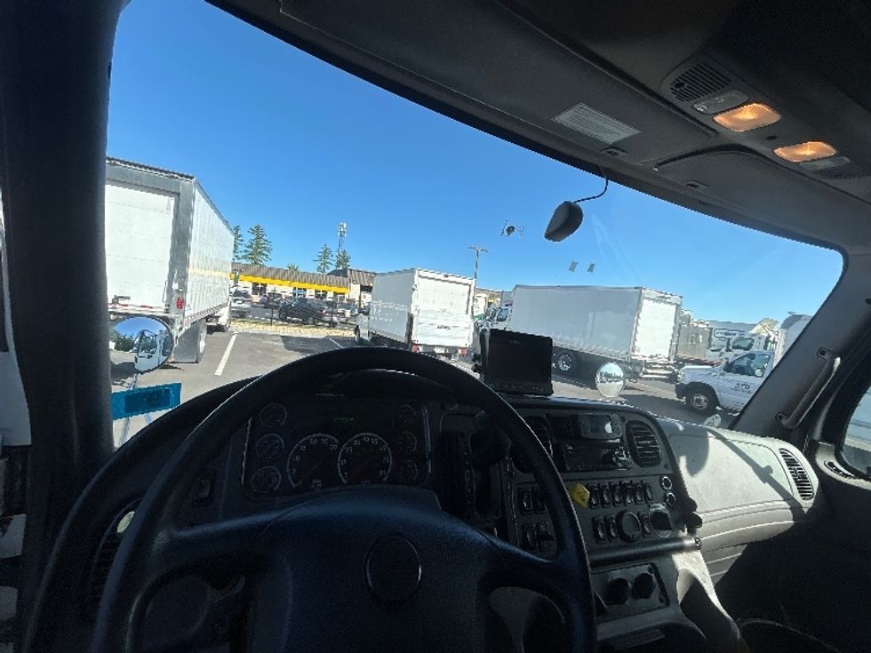 Refrigerated Truck-Light and Medium Duty Trucks-Freightliner-2020-M2-Londonderry-NH-187,125\n\t\tmiles-$ 46,000 - Image 18