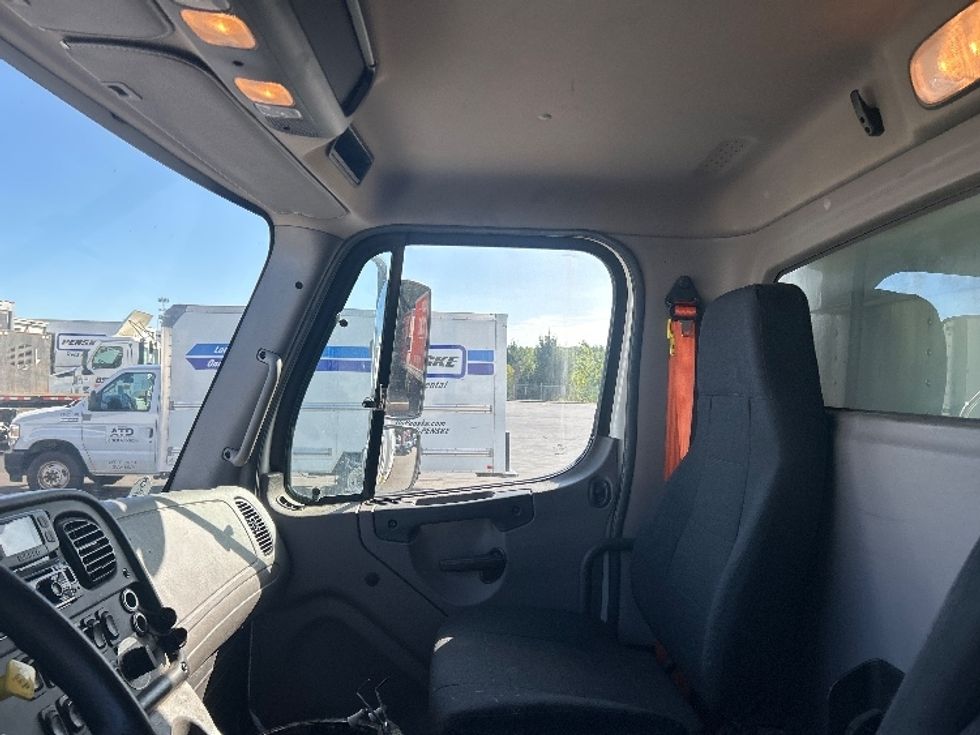 Refrigerated Truck-Light and Medium Duty Trucks-Freightliner-2020-M2-Londonderry-NH-187,125\n\t\tmiles-$ 46,000 - Image 19