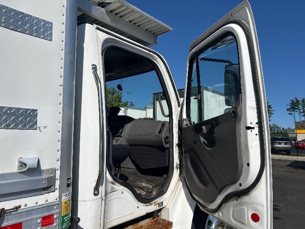 Refrigerated Truck-Light and Medium Duty Trucks-Freightliner-2020-M2-Londonderry-NH-187,125\n\t\tmiles-$ 46,000 - Image 20