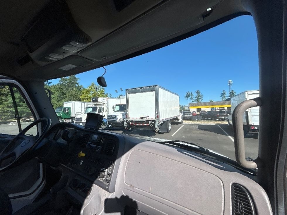 Refrigerated Truck-Light and Medium Duty Trucks-Freightliner-2020-M2-Londonderry-NH-187,125\n\t\tmiles-$ 46,000 - Image 21