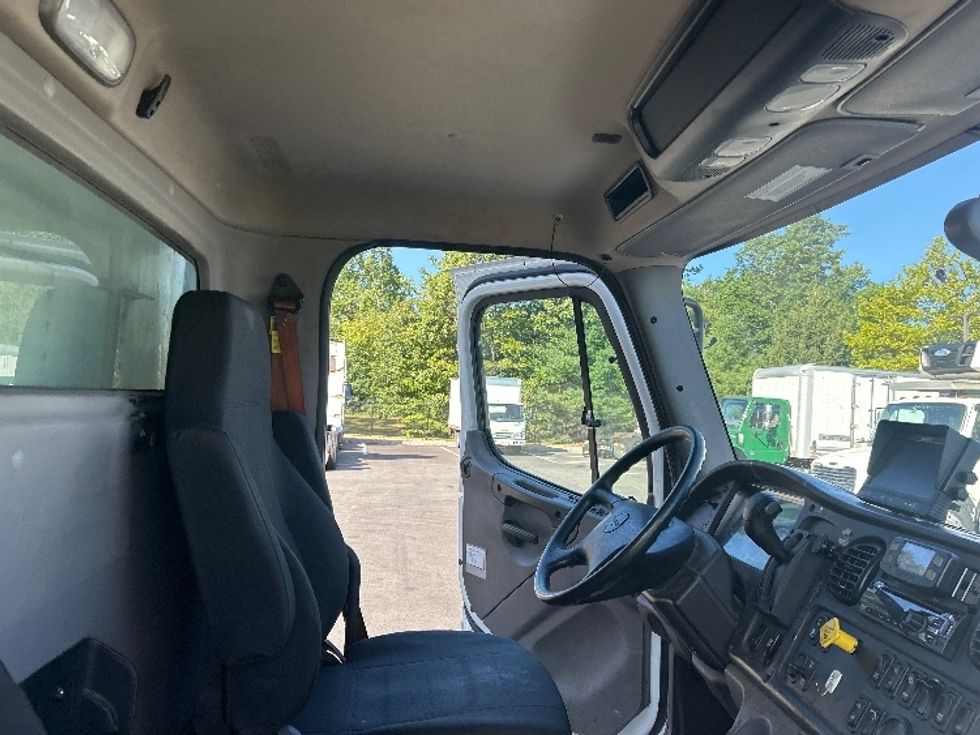 Refrigerated Truck-Light and Medium Duty Trucks-Freightliner-2020-M2-Londonderry-NH-187,125\n\t\tmiles-$ 46,000 - Image 22