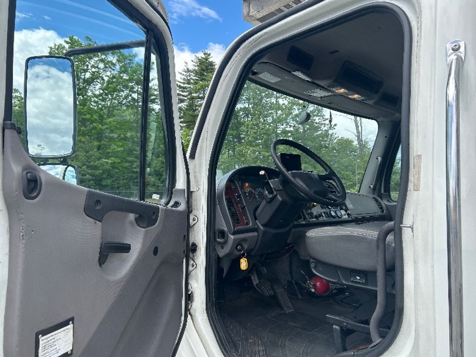 Refrigerated Truck-Light and Medium Duty Trucks-Freightliner-2020-M2-Londonderry-NH-191,232\n\t\tmiles-$ 41,750 - Image 16
