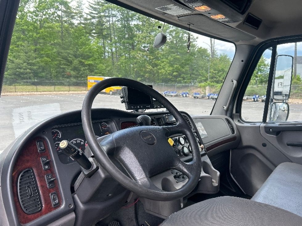 Refrigerated Truck-Light and Medium Duty Trucks-Freightliner-2020-M2-Londonderry-NH-191,232\n\t\tmiles-$ 41,750 - Image 17