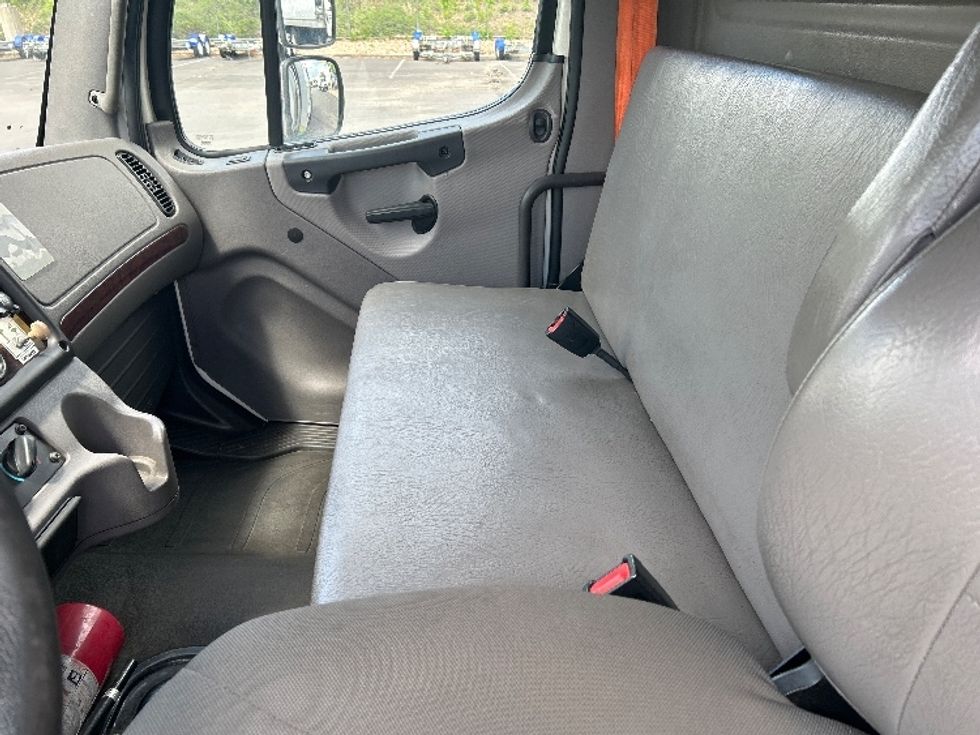 Refrigerated Truck-Light and Medium Duty Trucks-Freightliner-2020-M2-Londonderry-NH-191,232\n\t\tmiles-$ 41,750 - Image 19