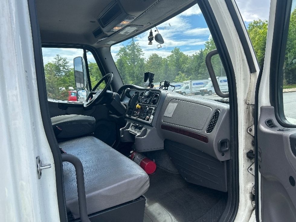 Refrigerated Truck-Light and Medium Duty Trucks-Freightliner-2020-M2-Londonderry-NH-191,232\n\t\tmiles-$ 41,750 - Image 20