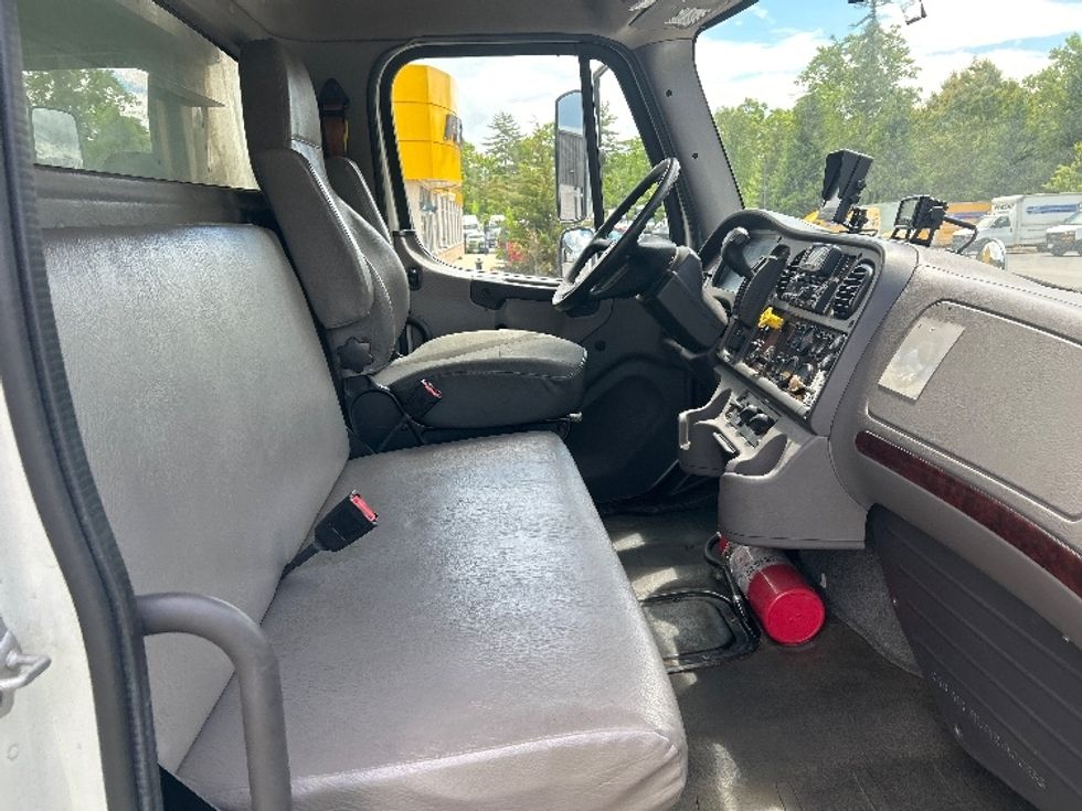 Refrigerated Truck-Light and Medium Duty Trucks-Freightliner-2020-M2-Londonderry-NH-191,232\n\t\tmiles-$ 41,750 - Image 22