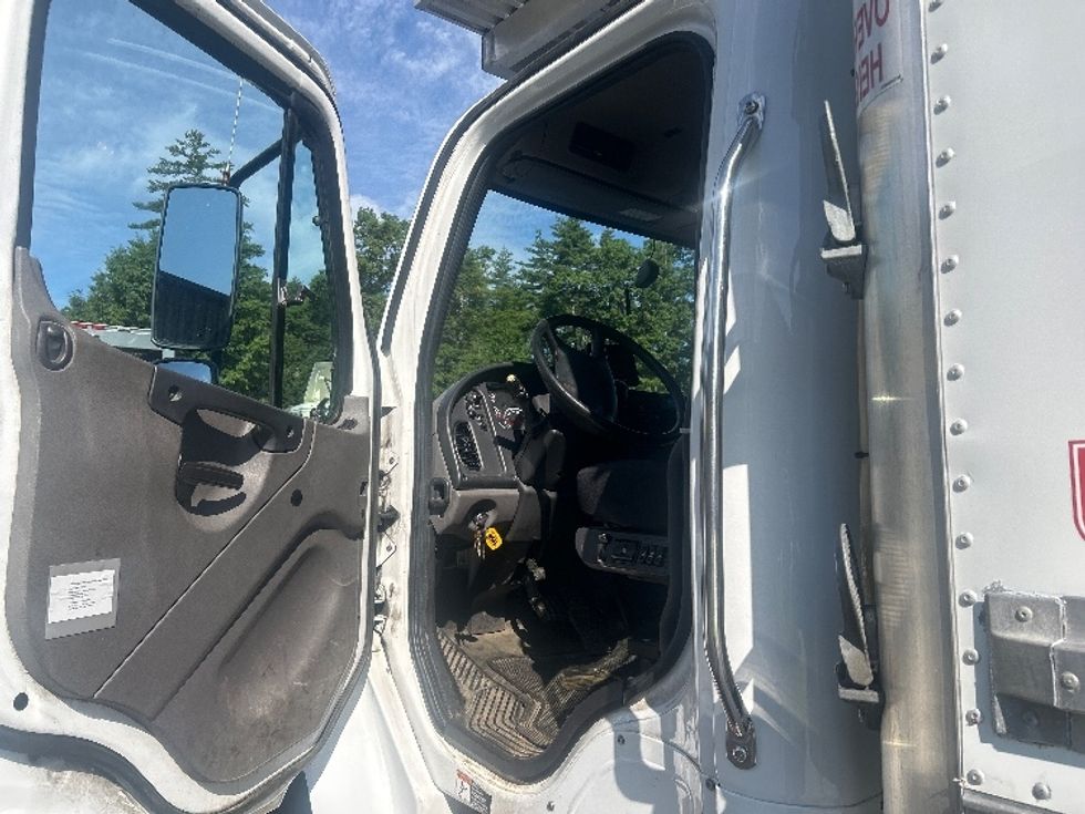 Refrigerated Truck-Light and Medium Duty Trucks-Freightliner-2020-M2-Londonderry-NH-207,404\n\t\tmiles-$ 41,250 - Image 16