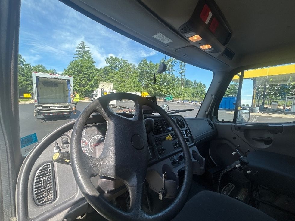 Refrigerated Truck-Light and Medium Duty Trucks-Freightliner-2020-M2-Londonderry-NH-207,404\n\t\tmiles-$ 41,250 - Image 17