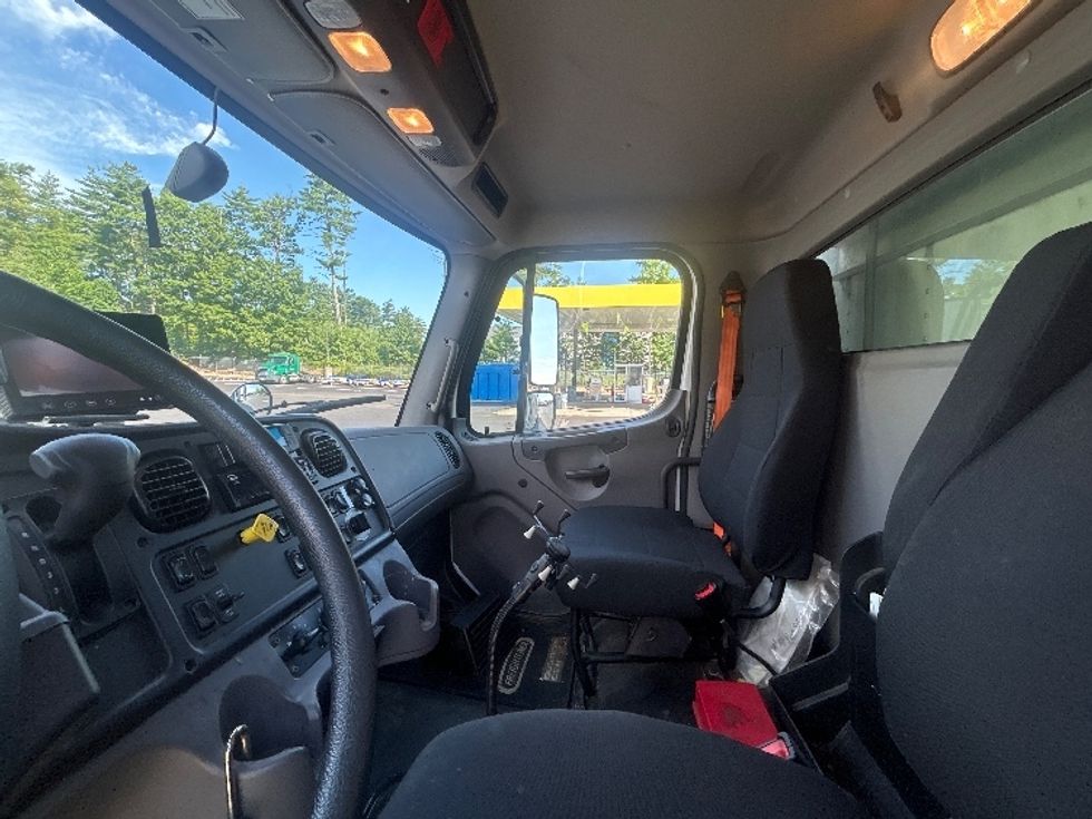 Refrigerated Truck-Light and Medium Duty Trucks-Freightliner-2020-M2-Londonderry-NH-207,404\n\t\tmiles-$ 41,250 - Image 19