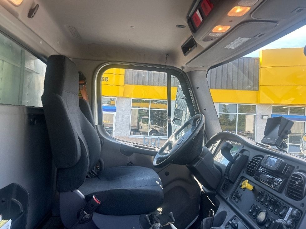 Refrigerated Truck-Light and Medium Duty Trucks-Freightliner-2020-M2-Londonderry-NH-207,404\n\t\tmiles-$ 41,250 - Image 22
