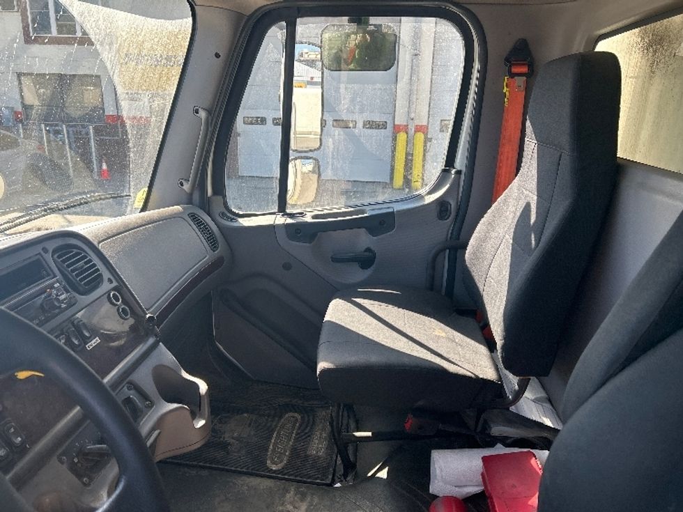 Refrigerated Truck-Light and Medium Duty Trucks-Freightliner-2020-M2-Londonderry-NH-218,654\n\t\tmiles-$ 51,500 - Image 15