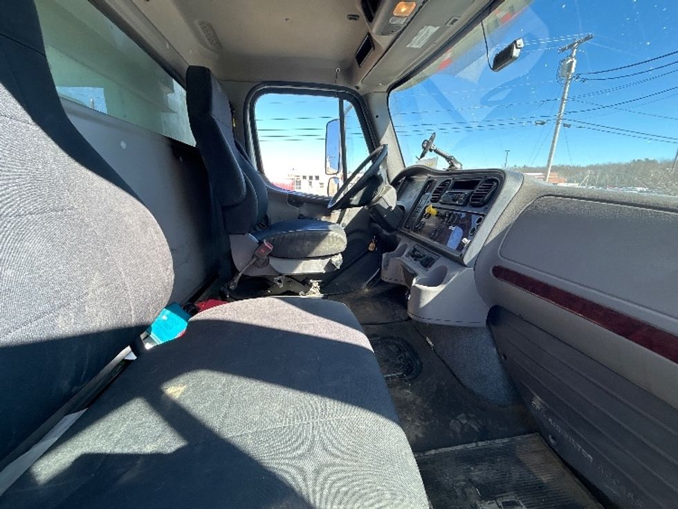 Refrigerated Truck-Light and Medium Duty Trucks-Freightliner-2020-M2-Londonderry-NH-218,654\n\t\tmiles-$ 51,500 - Image 21