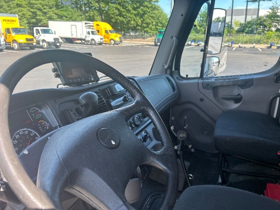 Refrigerated Truck-Light and Medium Duty Trucks-Freightliner-2020-M2-Londonderry-NH-224,578\n\t\tmiles-$ 41,500 - Image 17
