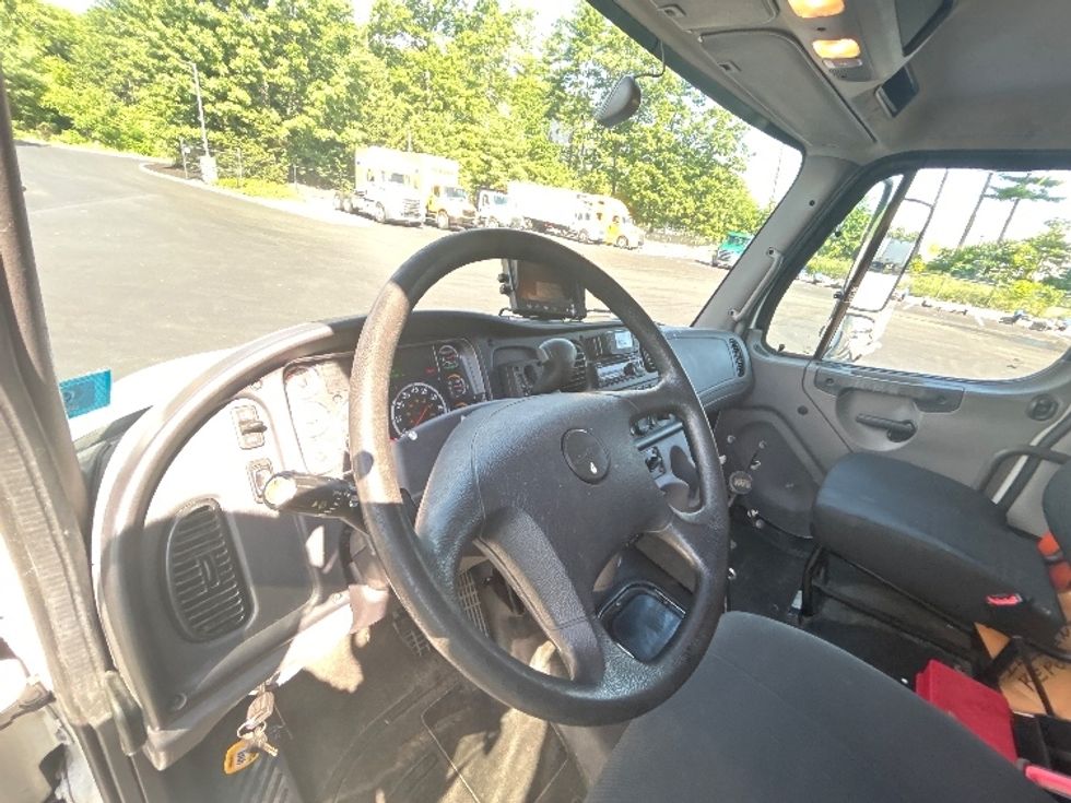 Refrigerated Truck-Light and Medium Duty Trucks-Freightliner-2020-M2-Londonderry-NH-224,578\n\t\tmiles-$ 41,500 - Image 18