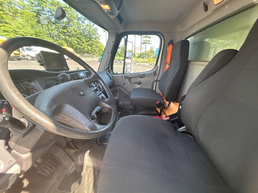 Refrigerated Truck-Light and Medium Duty Trucks-Freightliner-2020-M2-Londonderry-NH-224,578\n\t\tmiles-$ 41,500 - Image 19