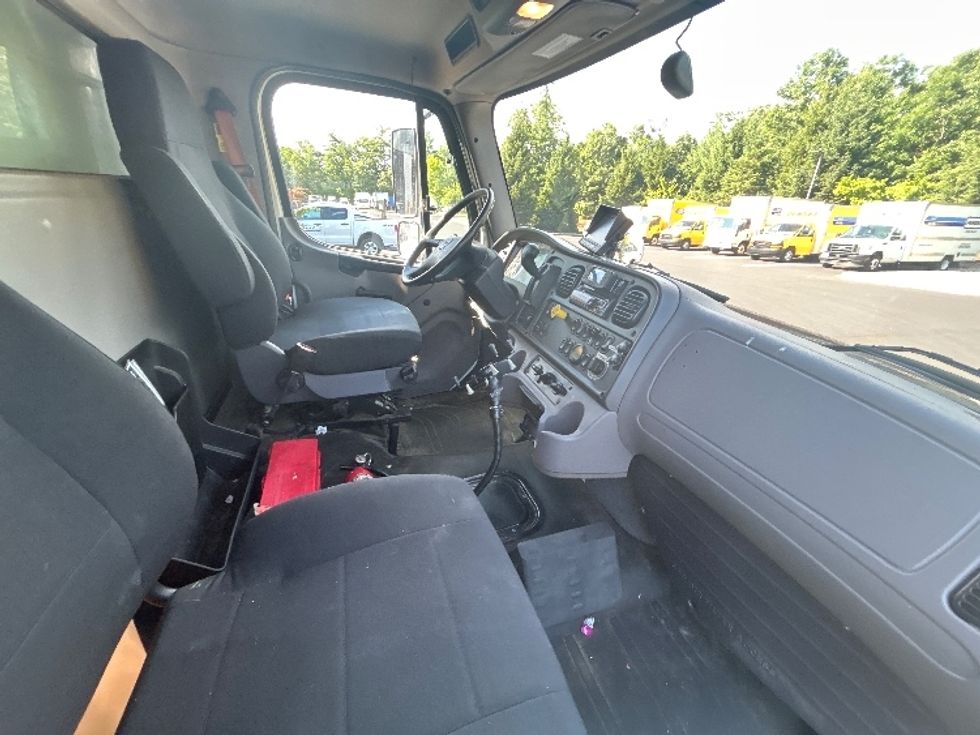 Refrigerated Truck-Light and Medium Duty Trucks-Freightliner-2020-M2-Londonderry-NH-224,578\n\t\tmiles-$ 41,500 - Image 22