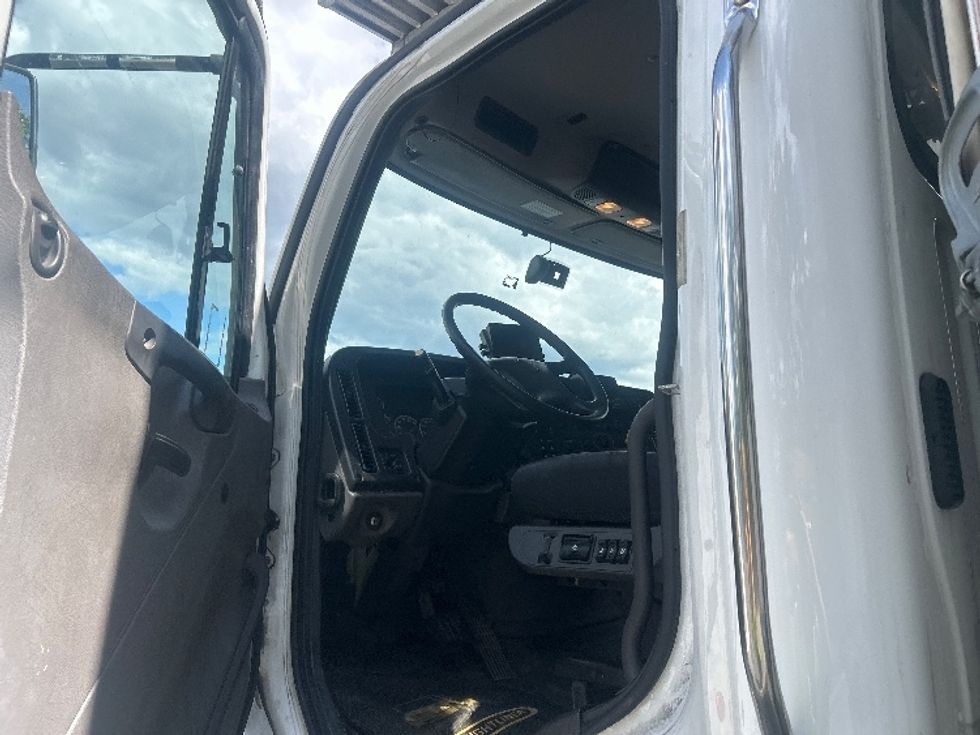 Refrigerated Truck-Light and Medium Duty Trucks-Freightliner-2020-M2-Londonderry-NH-238,365\n\t\tmiles-$ 56,500 - Image 16