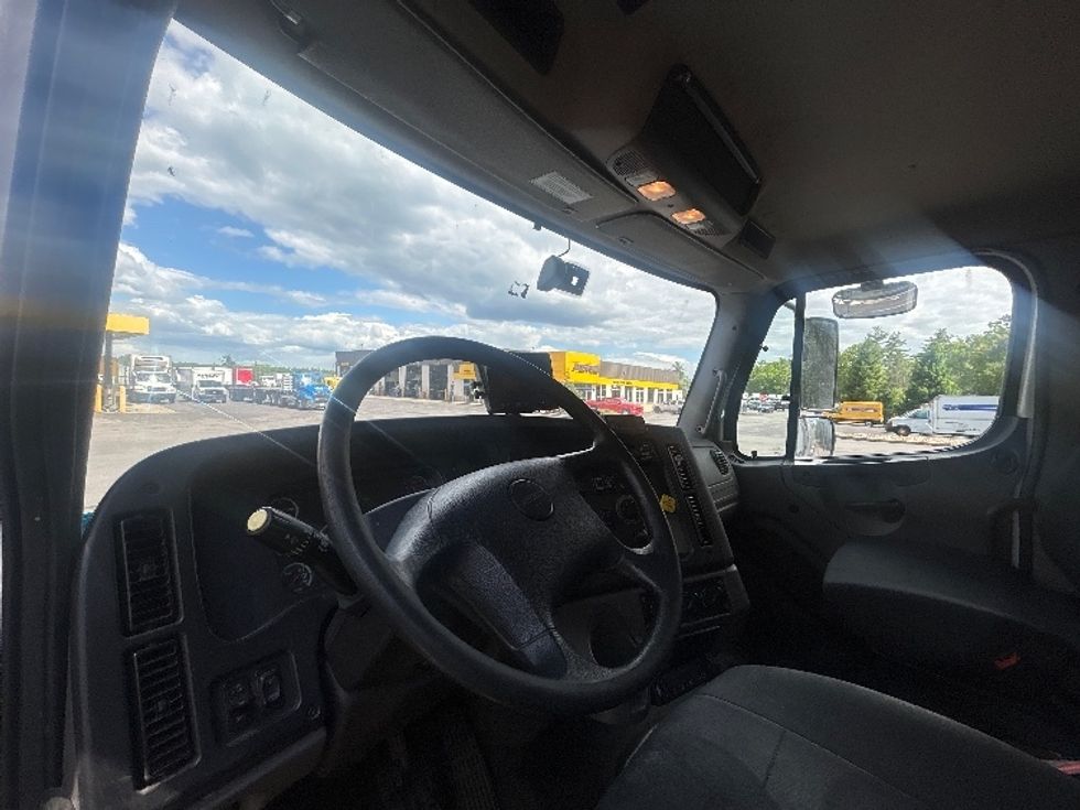 Refrigerated Truck-Light and Medium Duty Trucks-Freightliner-2020-M2-Londonderry-NH-238,365\n\t\tmiles-$ 56,500 - Image 17