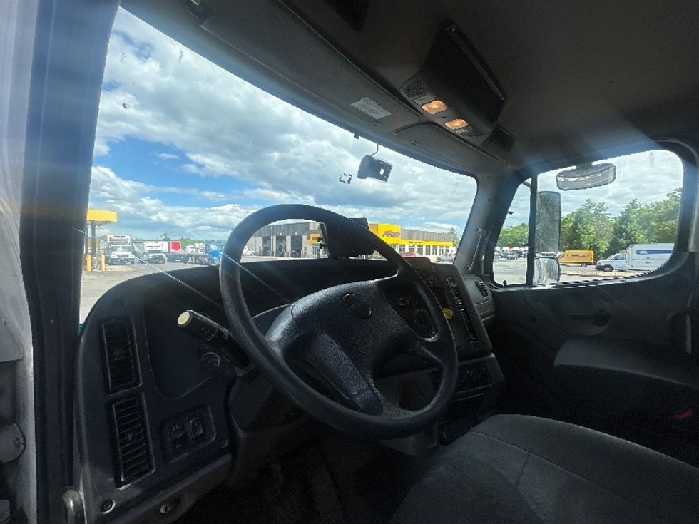Refrigerated Truck-Light and Medium Duty Trucks-Freightliner-2020-M2-Londonderry-NH-238,365\n\t\tmiles-$ 56,500 - Image 18