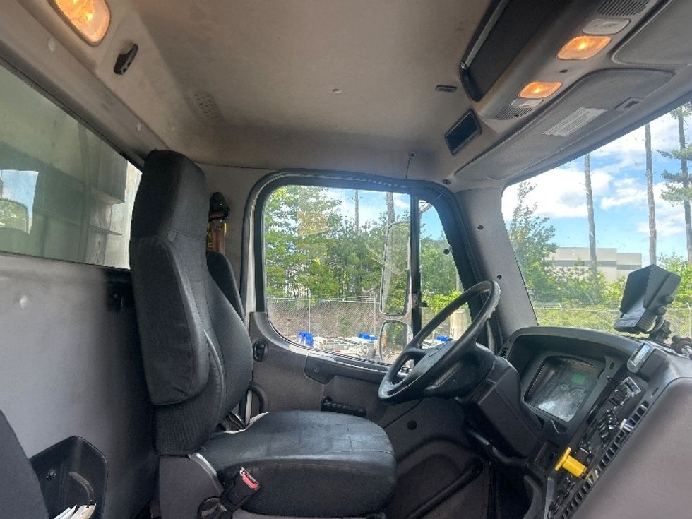 Refrigerated Truck-Light and Medium Duty Trucks-Freightliner-2020-M2-Londonderry-NH-238,365\n\t\tmiles-$ 56,500 - Image 22