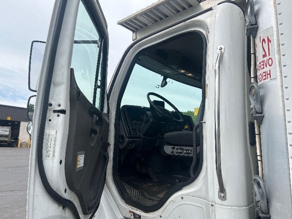 Refrigerated Truck-Light and Medium Duty Trucks-Freightliner-2020-M2-Londonderry-NH-239,095\n\t\tmiles-$ 58,250 - Image 16