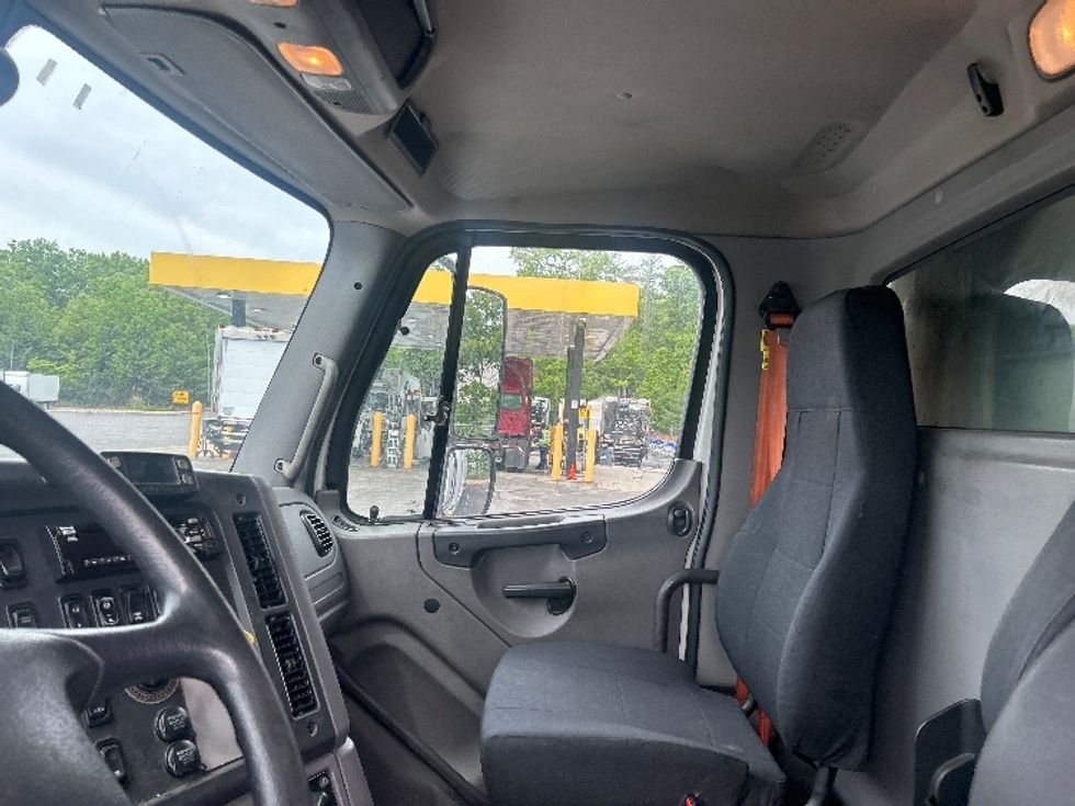 Refrigerated Truck-Light and Medium Duty Trucks-Freightliner-2020-M2-Londonderry-NH-239,095\n\t\tmiles-$ 58,250 - Image 19
